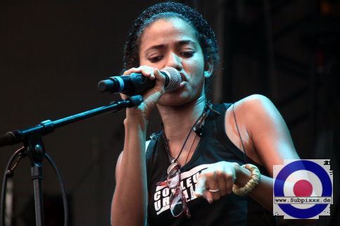 Nneka (NGR) 25. Summer Jam Festival - Fuehlinger See, Koeln - Red Stage 02. Juli 2010 (9).JPG